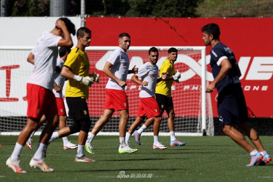 斯的防线拥 斯的防线拥