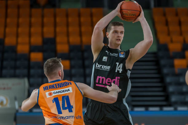 为了让他在 为了让他在